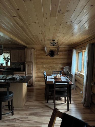 Iekārtas, Comfy Caribou Lodge in College (AK)