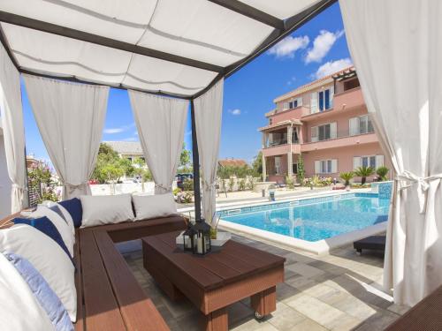 Erkély/terasz, Grebastica Poolside Villa in Grebaštica