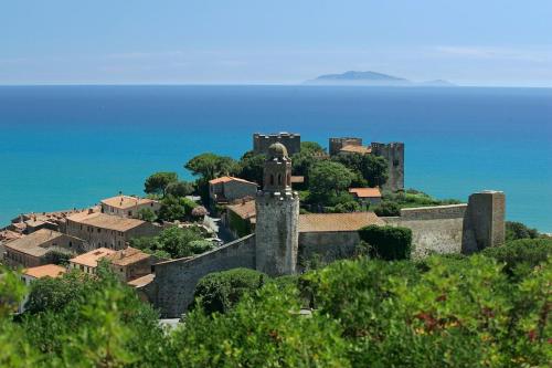 Wonderful brand new Villa with swimming pool in Capalbio Maremma Tuscany in Капальбіо