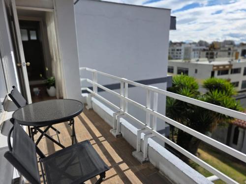 Manzara, Departamento 4 Dormitorios, 6 Camas, 9 Personas, con 2 Balcones, Wifi y 1 Parqueadero Gratis in Rumipamba