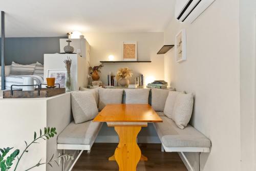 Designer Laurel Canyon Retreat, Hollywood Hills detail