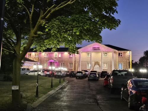 White House Canada, Brampton
