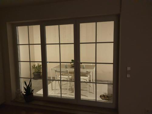 75m2 lichtdurchflutete 3 Zimmer Souterrain Wohnung in einem Neubau Villa, Mnichov (fotografie 6)