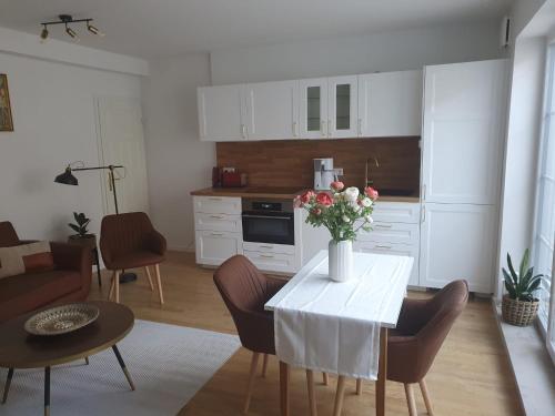 75m2 lichtdurchflutete 3 Zimmer Souterrain Wohnung in einem Neubau Villa, Mnichov (fotografie 8)