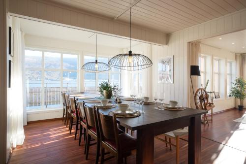 Villa Nestun - Northern lights villa with sauna in Meistervik