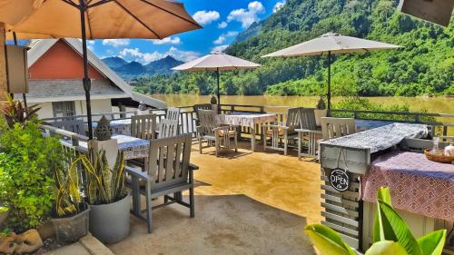 Restaurant, Dokchampa River View Villa in Nong Khiaw