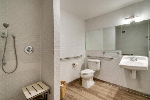 Catalina Hotel & Beach Club - image 6