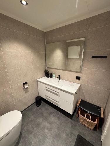 Vannas istaba, Solheim Apartment in Skardsvag
