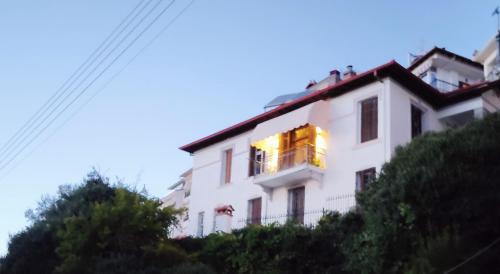 Διατηρητέο Νεοκλασικό του 1934 με θέα στη λίμνη, Kastoria