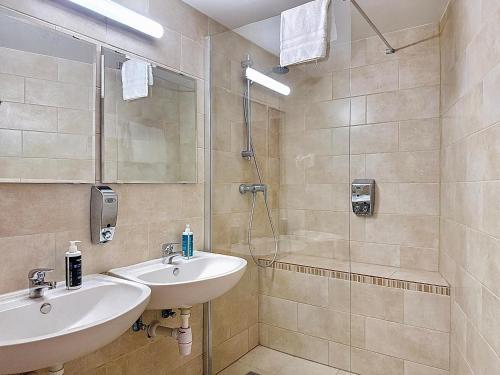 Slina Hotel Brussels - image 11
