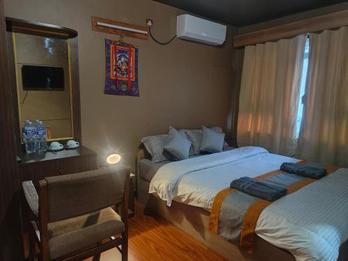 room detail thumbnail 2