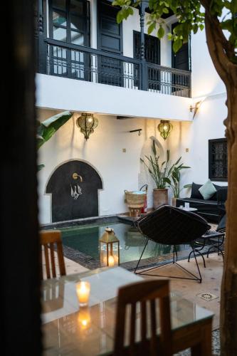 Sadržaji, Riad Ajmal in Marakeš