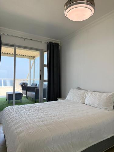 101 Camarque - 3 Bedroom Beachfront Apartment In Umdloti - 180 Degree Sea Views, Umdloti (foto 3)