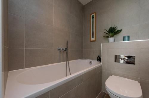 Spacious and Bright 4 Bedroom Flat, Londyn (zdjęcie 6)