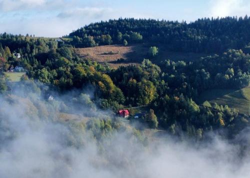 Przysiółek Flądrówka - Dom na odludziu z widokiem na Gorce i Tatry