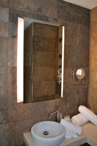 Hotel Marfil - image 2