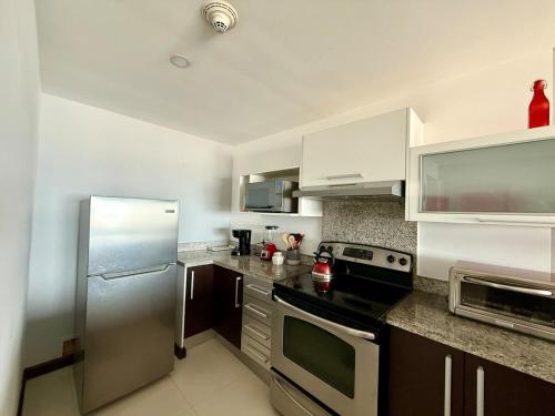 Escazu Guachipelin Peaceful Getaway, Pool, Wi-Fi & Work Space CR MARIPOSA RENTALS in 瓜奇佩林