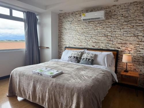 Escazu Guachipelin Peaceful Getaway, Pool, Wi-Fi & Work Space CR MARIPOSA RENTALS in 瓜奇佩林