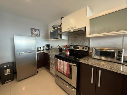Escazu Guachipelin Peaceful Getaway, Pool, Wi-Fi & Work Space CR MARIPOSA RENTALS in 瓜奇佩林