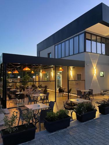 VV Luxe in คาชาร์