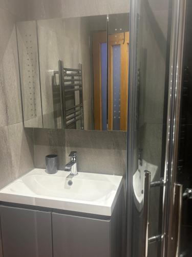 KAYUMBA Properties LTD, Leeds (foto 3)