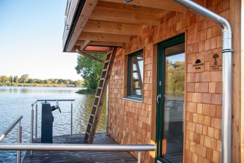 Uriges Tiny Hausboot mit Kamin im Winter auf der Dove Elbe, Hamburgo (foto 6)