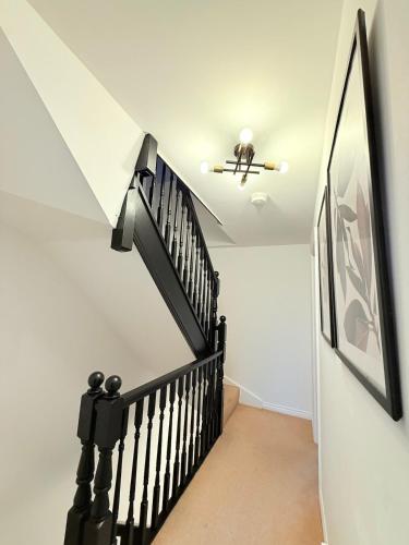 Stylish Townhouse in Rugby, sleeps up to 9! in โอเวอร์สเลด