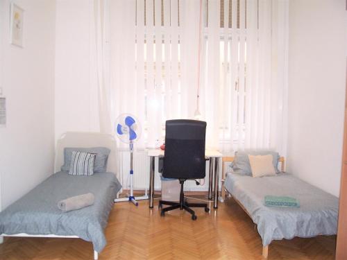 Universal Hostel Budapest - image 2