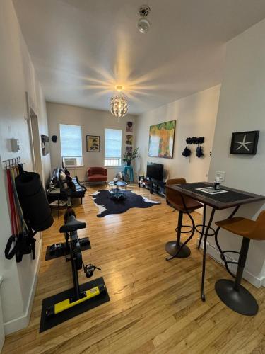 Modern Stay in Downtown Jersey City, Close to NYC!