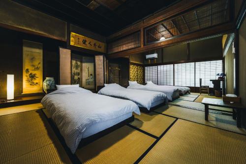 A Timeless Japanese Stay - Historic Home with Local Dining Next Door