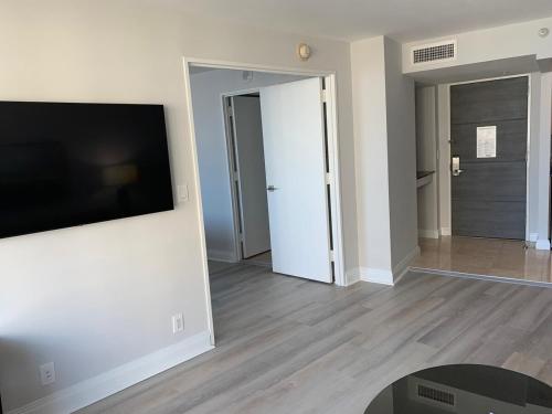 Ocean Breeze Condo - Intracostal and Ocean views at GalleryOne 5