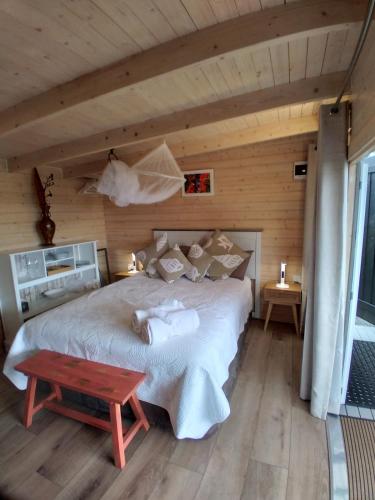 The Tawnys Gatehouse in Russell