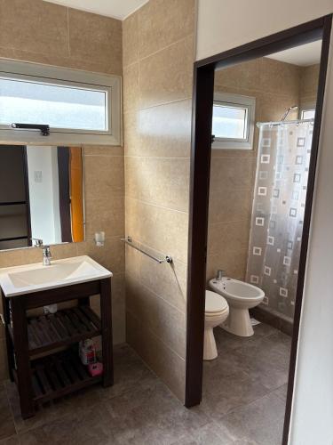 화장실, Duplex confortable en Caleta Olivia in 칼레타 올리비아