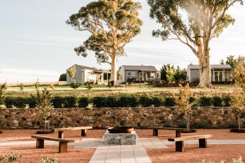 Tallagandra Hill Winery Cottages