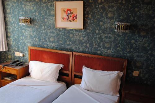Standard Double or Twin Room image 8