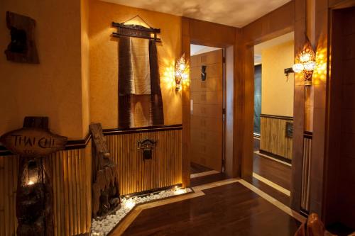 Byblos Hotel - image 11