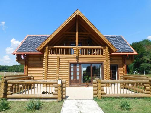  Holden Log House Gyarmat, Unterkunft in Gyarmat