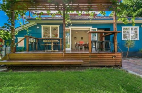 Frankies Beach House - 1 A Carlyle Lane
