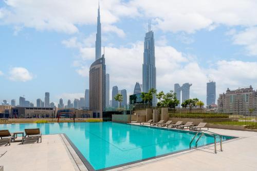 Luxury Downtown Iconic Burj View 5Min Dubai Mall, Dubai