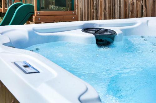 Hot Tub Nr Sea World Yard BBQ Swing Set Game Room – khách sạn tại Far West Side