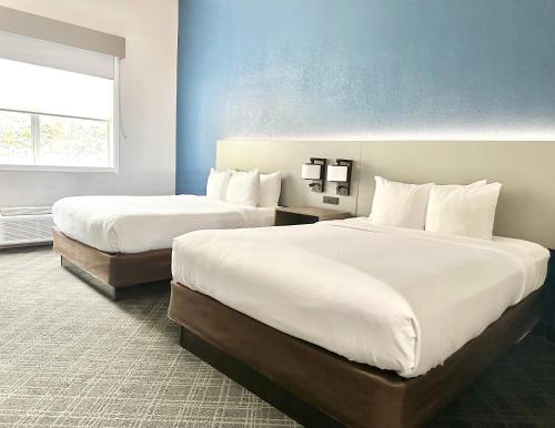 Comfort Inn & Suites Cartersville - Emerson Lake Point - image 6