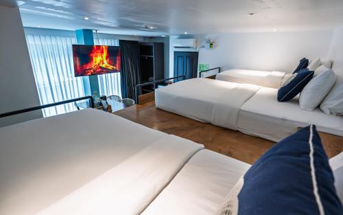 room detail thumbnail 1