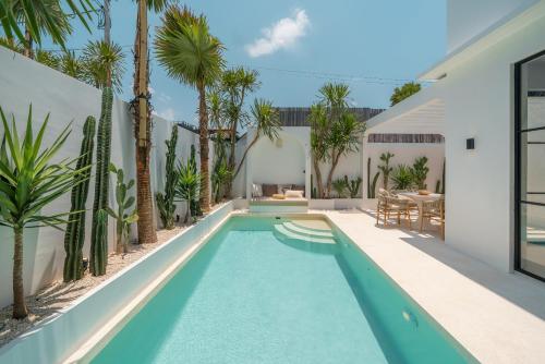 Sanctum House - Exquisite 3BR Tropical Villa in Perfect Location - image 2