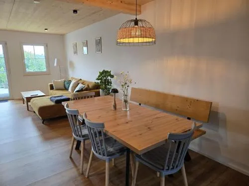FeWo2 großräumige FeWo in Riegel am Kaiserstuhl über 2 Etagen, Galerie, Balkon in Riegel, Deutschland