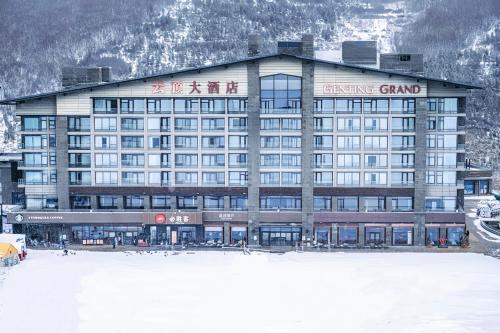 . YunDing Grand Hotel