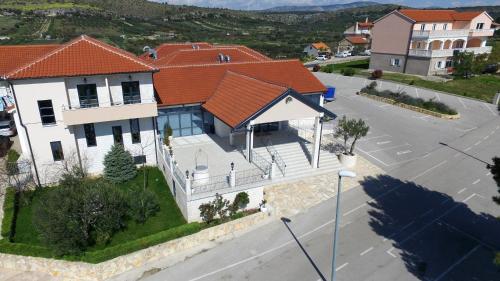 B&B Ave Maria