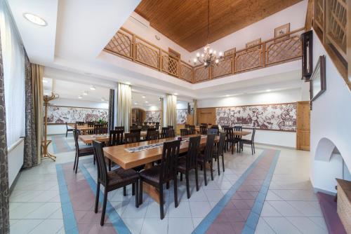 Restaurant, Hetenyi Apartmanhaz es Birtok in Mecseknadasd