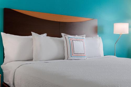Comfort Inn & Suites - main image