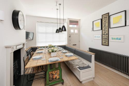 Monmouth St Townhouse sleeps 10, Бат (фото 3)