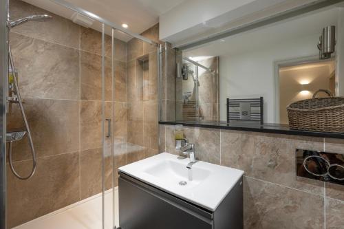 Monmouth St Townhouse sleeps 10, Бат (фото 11)